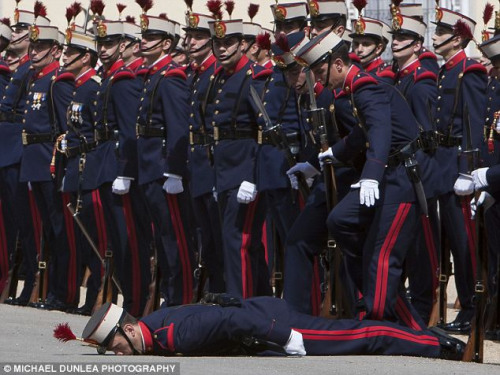 3·ݣ˹ͷ˿ڼμӻӭʽһ̶ԱͻȻ