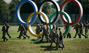 参与奥运安保的英国士兵(来源:美联社) 参与奥运安保的英国士兵(来源:美联社)