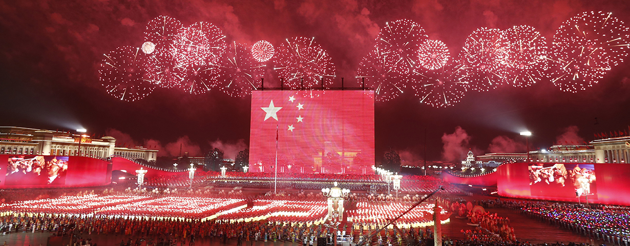 庆祝新中国成立70周年联欢活动举行 璀璨烟花点亮夜