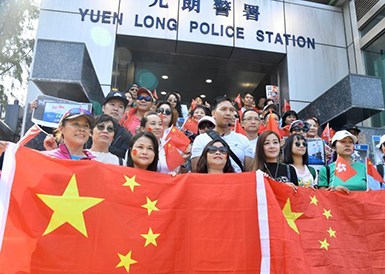 香港市民自发慰问警察传递温暖