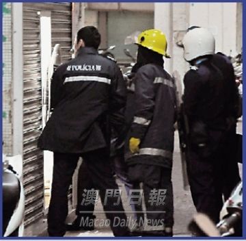 澳门一醉汉疑感情问题欲持刀砍妻警员趋前夺刀